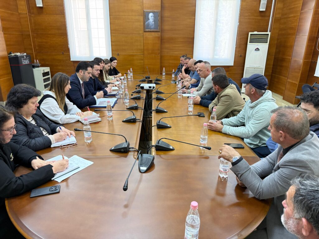 Salla takon blegtorët, nuk jep zgjidhje për naftën: Subvencionet do jenë të njëjta